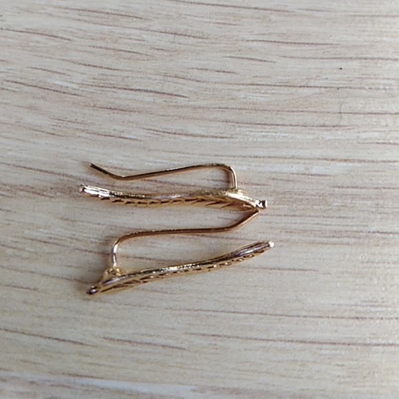 🎆 2 for $15🎆 Gold or Silver leaf Ear Climbers - Picture 5 of 5